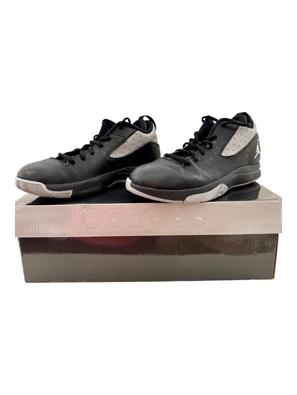 Jordan CP3.V Boy’s Black and Gray Low-Top Basketball Shoes 1.5
